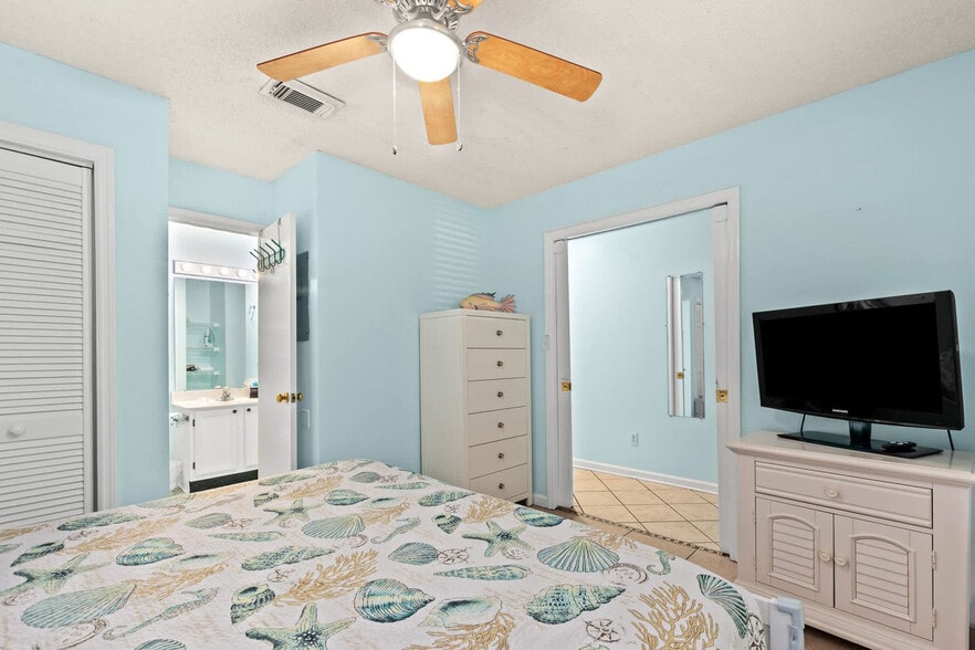 Building Photo - 2396 Scenic Gulf Dr