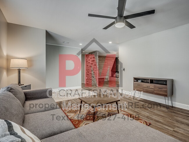Building Photo - 13601 Pinehurst Rd