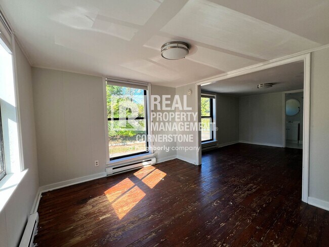 Building Photo - 2423 Parkview Ave