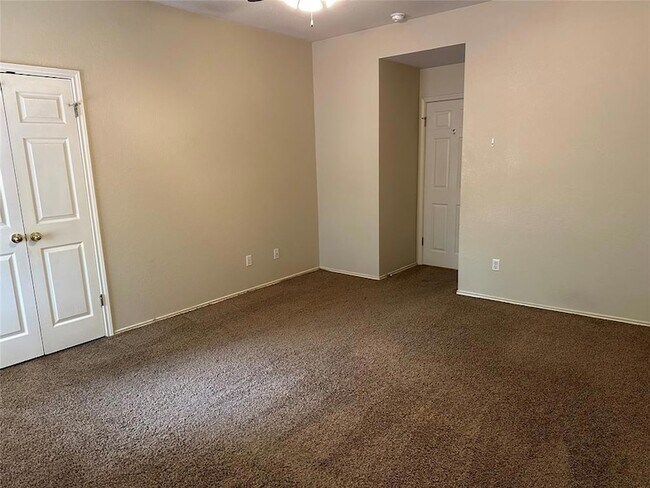 Building Photo - 706 Luke Ln