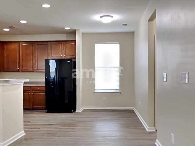 Building Photo - 204 Short Woods Ct
