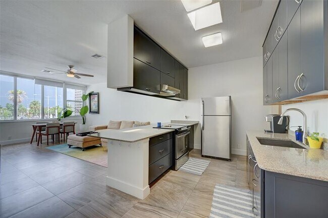 Primary Photo - 3038 N Federal Hwy