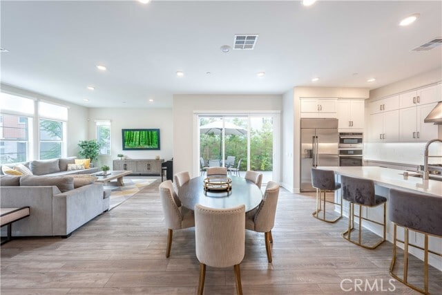 Building Photo - 217 Chorus