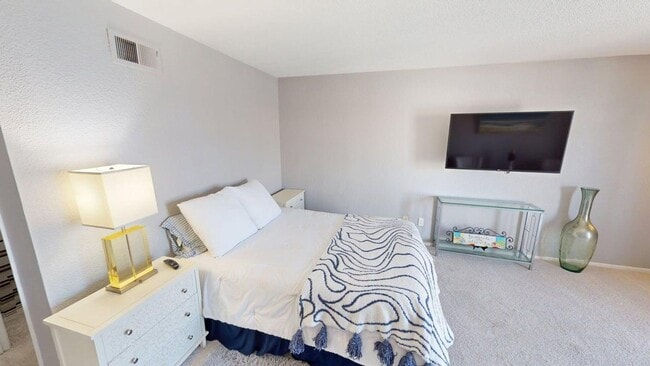 Building Photo - Stunning Bayfront 2/2.5 Condo in Montego Court