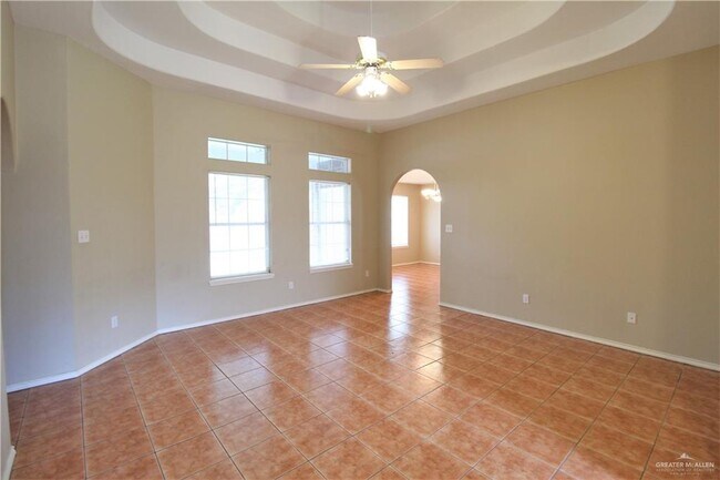 Building Photo - 15 N Edison Ave