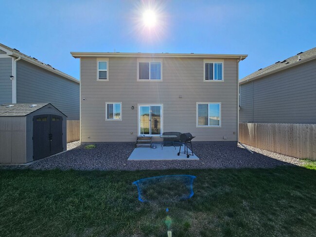 Building Photo - 3 Bed 3 bath house in Lorson Ranch!