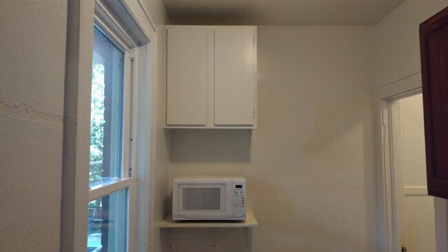 Building Photo - Ferdinand