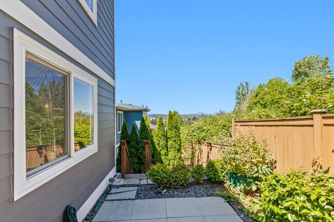 Building Photo - 3Bd/3Ba Seattle House