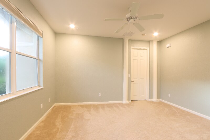 Building Photo - 407 SW Walking Path