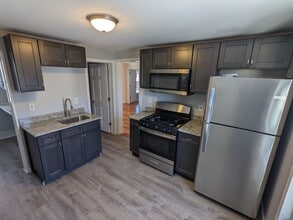 Building Photo - 12 Morris St