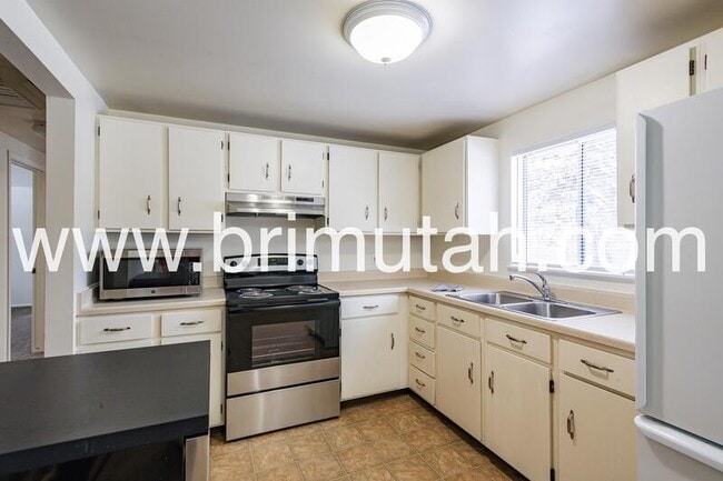 Building Photo - 775 E Johnsonway Dr