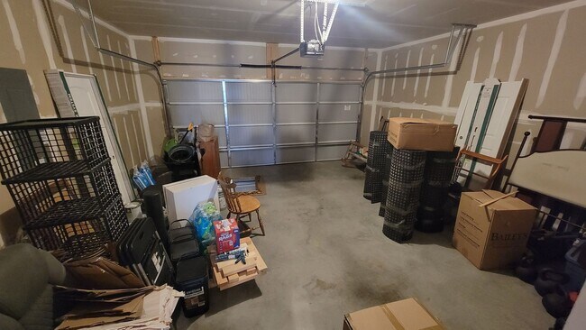 Building Photo - New 4-Bedroom Home In Mount Washington– Storage Galore