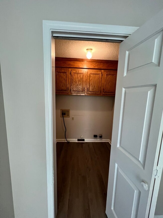 Building Photo - Cozy Home, Great Location!