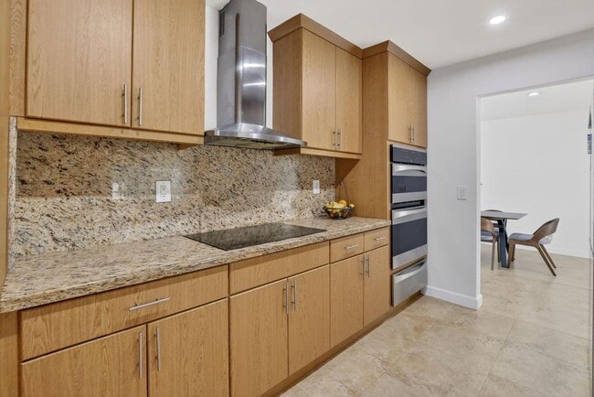 Building Photo - 7000 Plantation Rd