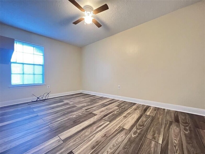 Building Photo - 915 Pinckney St