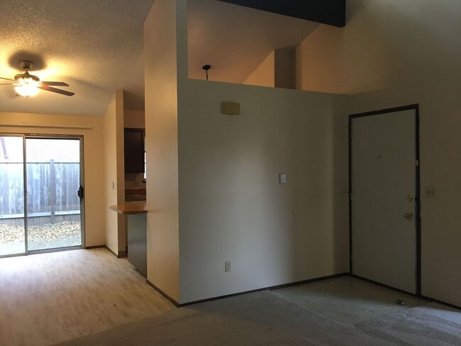 Building Photo - Easy Access to PCC Sylvania Campus, I-5