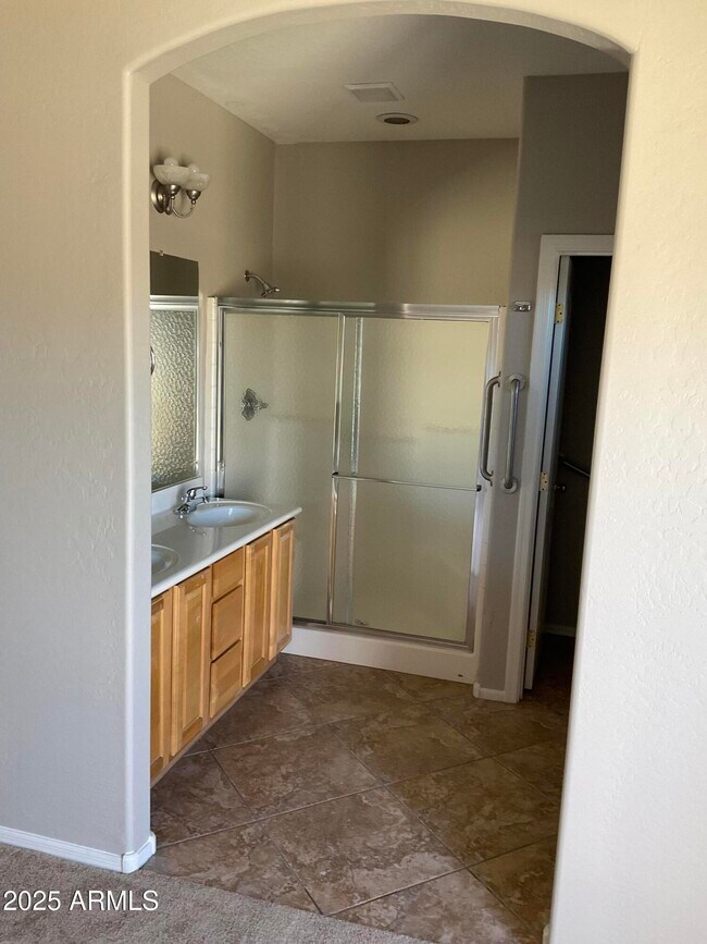 Building Photo - 1015 S Val Vista Dr