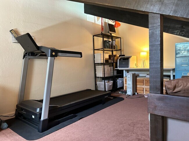 Building Photo - 1904 Sierra Nevada Rd