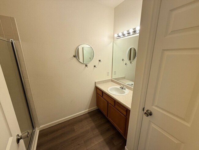 Building Photo - Updated 2-Bedroom Condo with Attached Garage and Pool Access