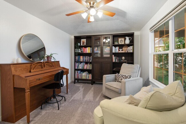Building Photo - 2521 Apricot Pl