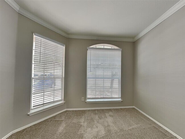 Building Photo - 310 Masonwood Dr