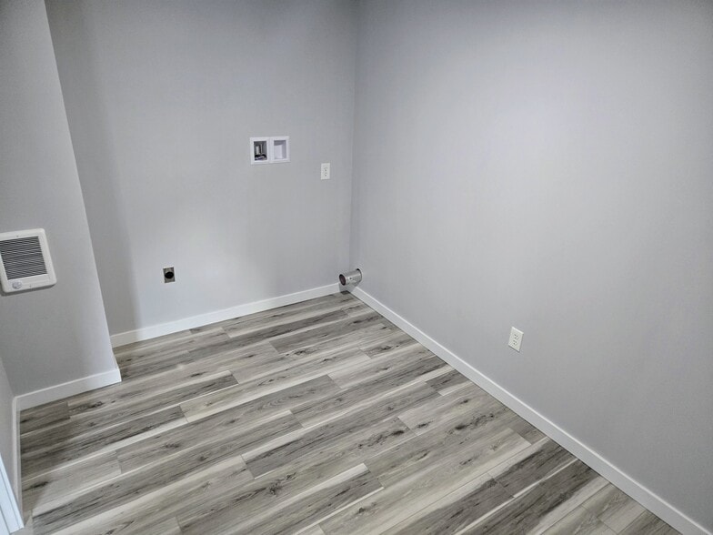 Laundry Room - 151 Lilac Dr