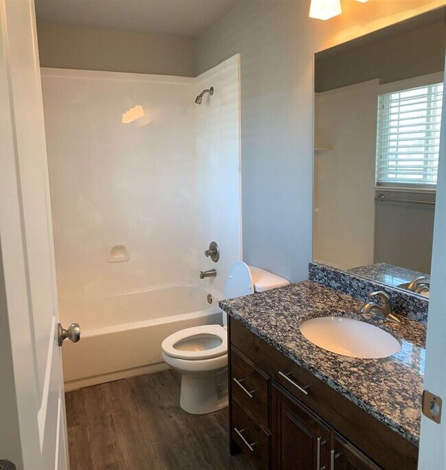 Building Photo - Spacious Townhome with 1 car garage w/ Mountain Views