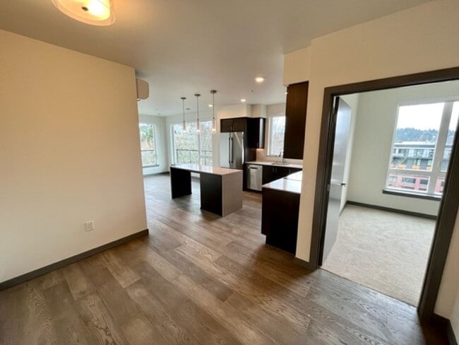 Building Photo - Jade Condominiums ~ Kirkland/Totem Lake