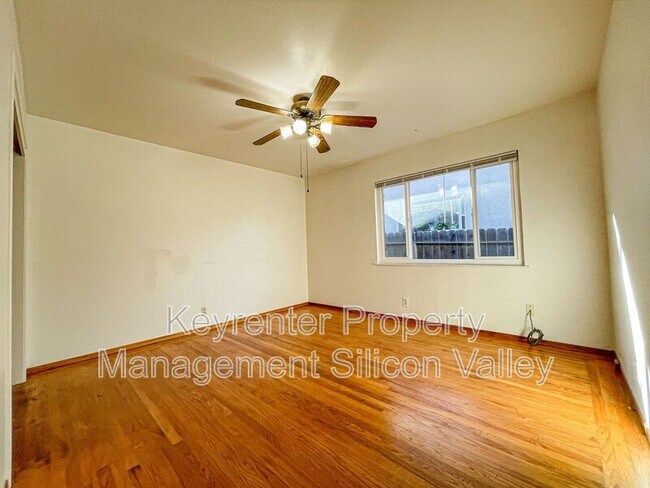 Building Photo - 2182 East Ave