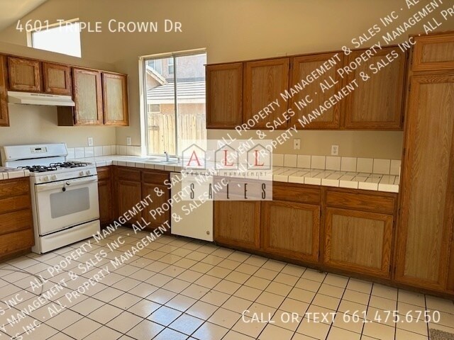 Building Photo - 4601 Triple Crown Dr