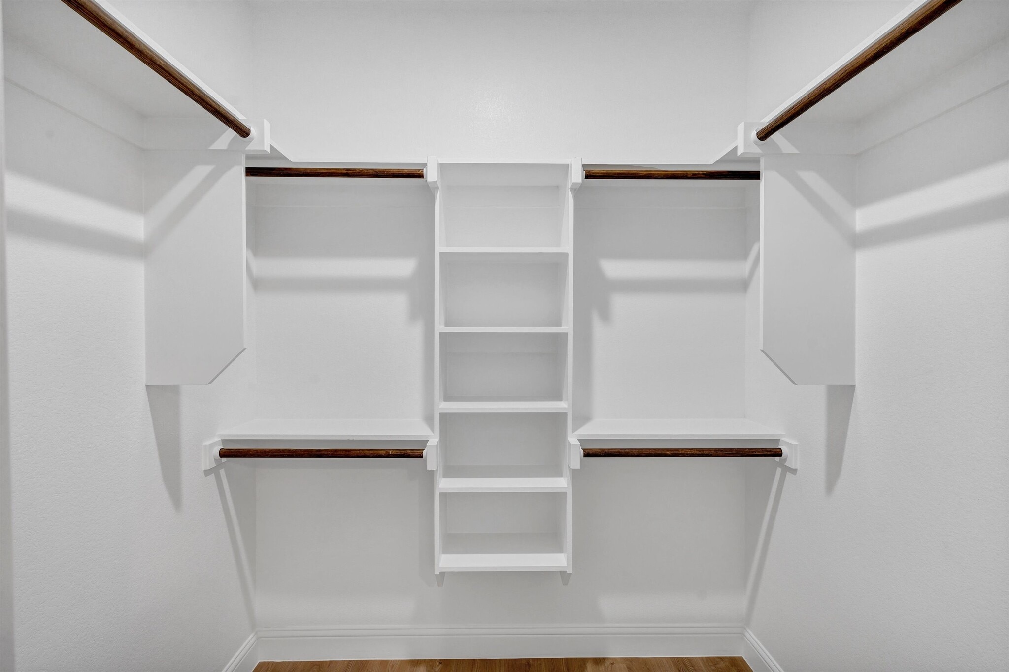 Building Photo - 404 Lake View St