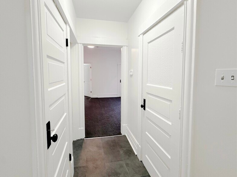 Building Photo - 4167 Botanical Ave