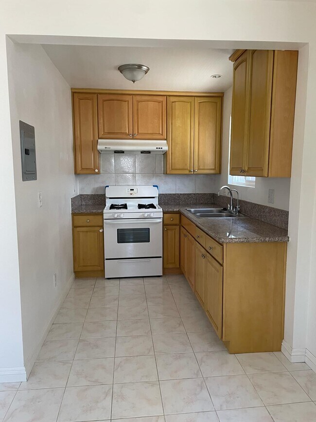 Kitchen - 1419 Prospect Ave