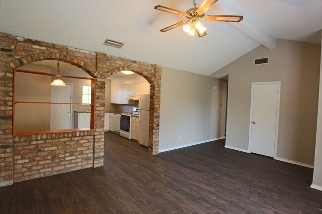 Building Photo - 201 Barbara St