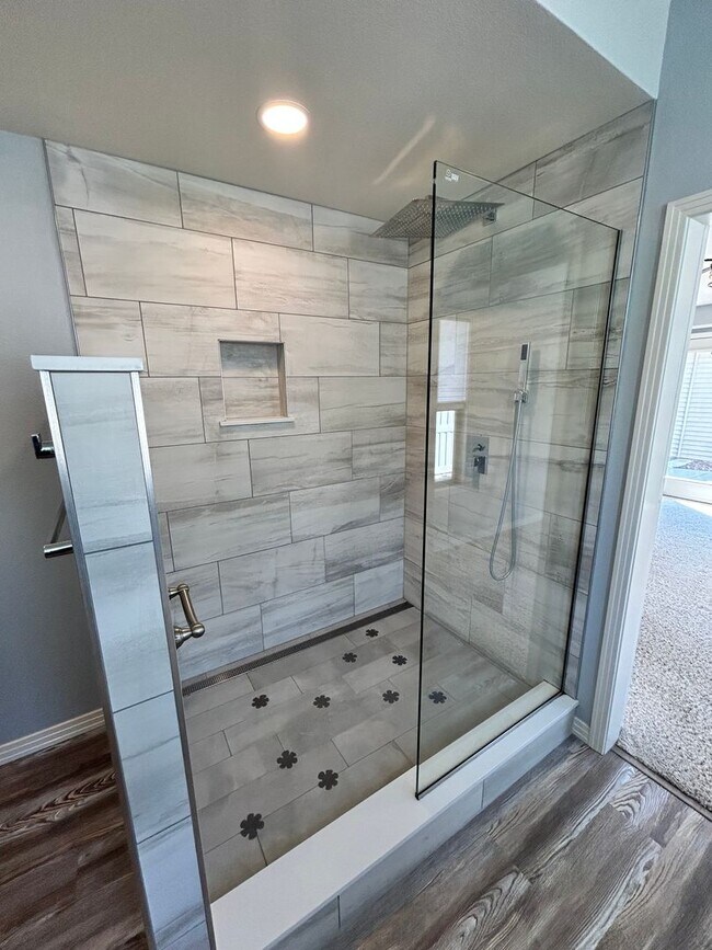 Building Photo - Spacious Duplex with 3-Car Garage & Private Patio!