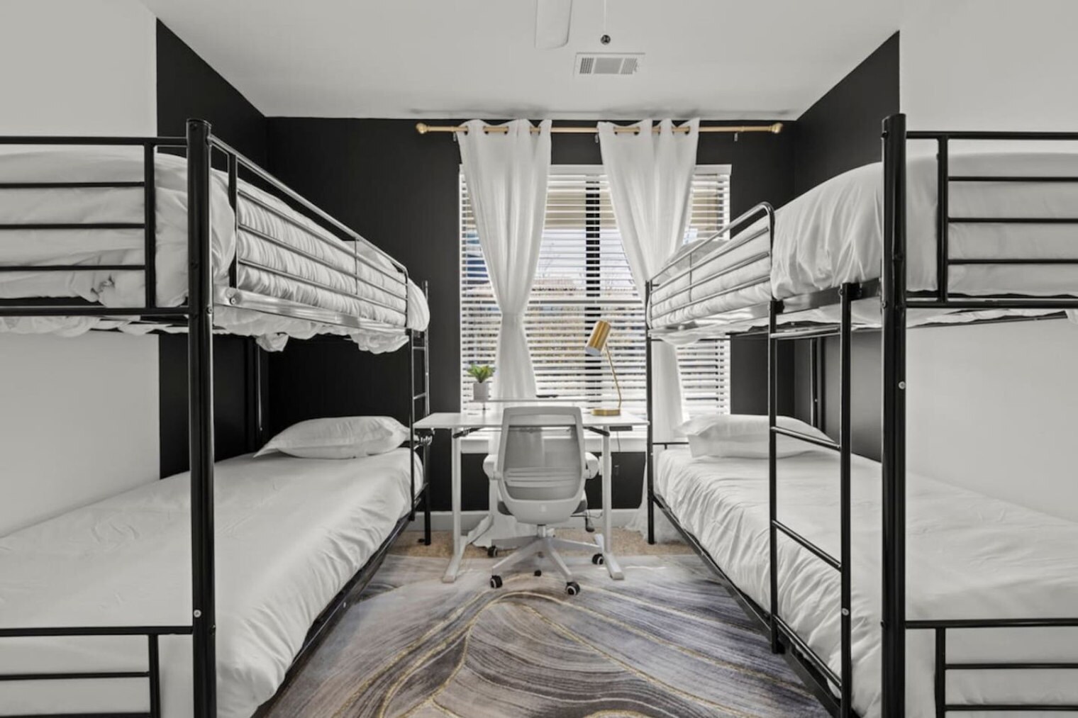 Building Photo - 5250 Town and Country Blvd