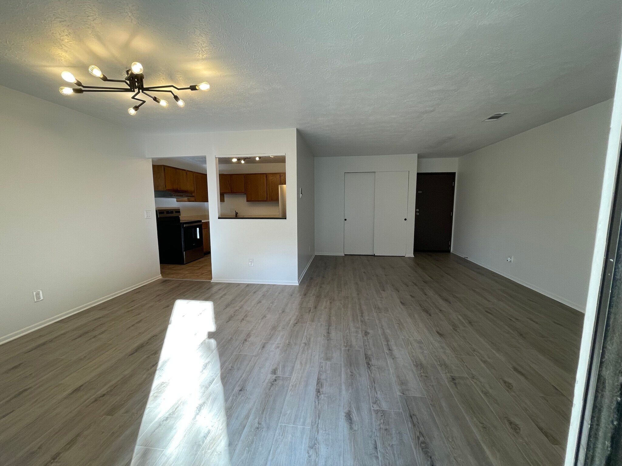 Building Photo - 7214 Creekview Dr