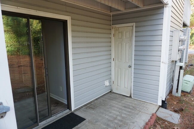 Building Photo - 2505 Flint Dr