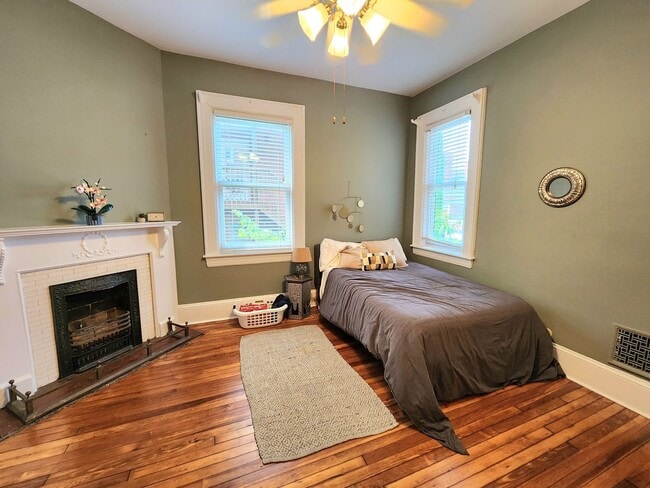 Building Photo - Elegant, spacious, modern Victorian in the...