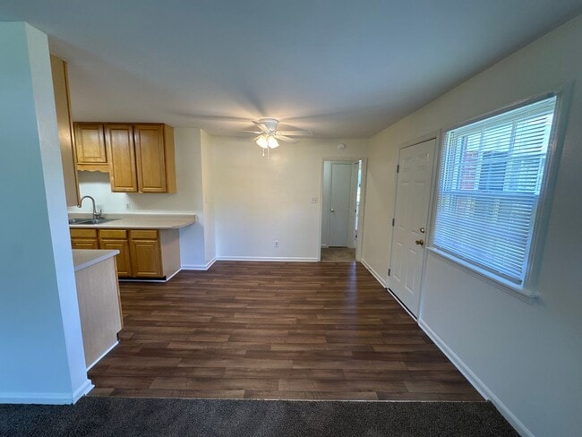 Building Photo - Quiet 2BR Duplex Living Near Old Hickory Lake