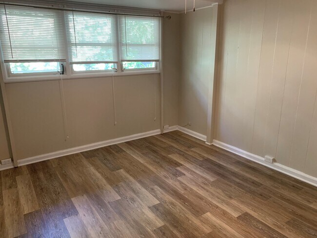 Building Photo - Kailua- Updated 3 bedroom 2 bath beautiful...