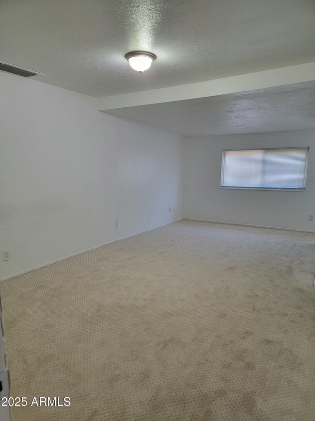 Building Photo - 621 E Papago Dr