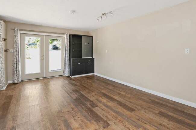 Building Photo - Monroe Four Bedroom on Acreage - Rare Find!