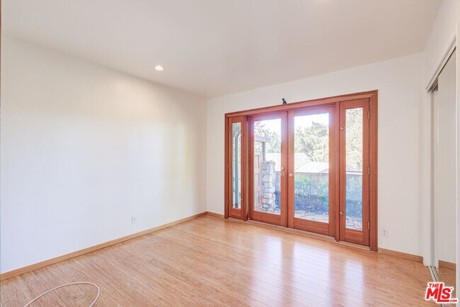 Building Photo - 15511 Woodcrest Dr