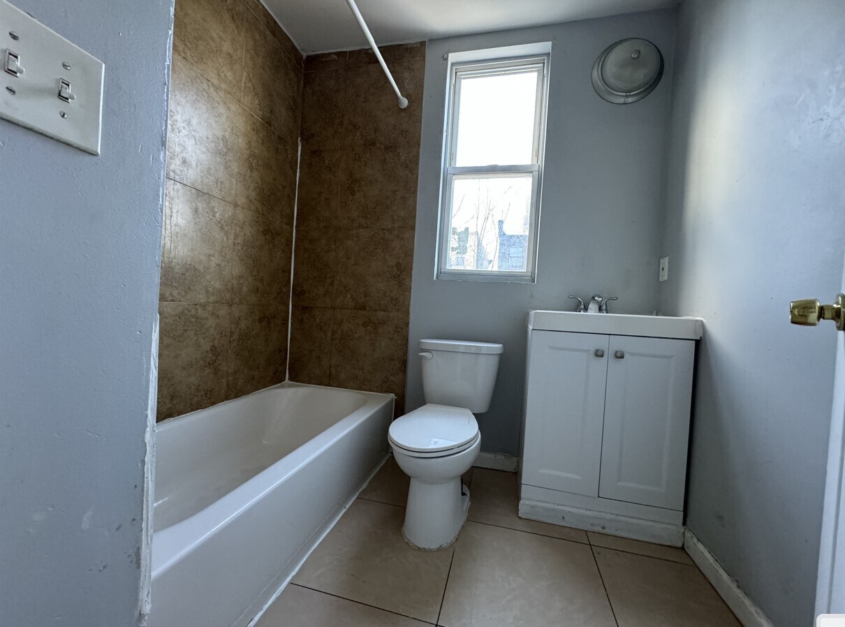 625 Bramhall #2R - 623 Bramhall Ave