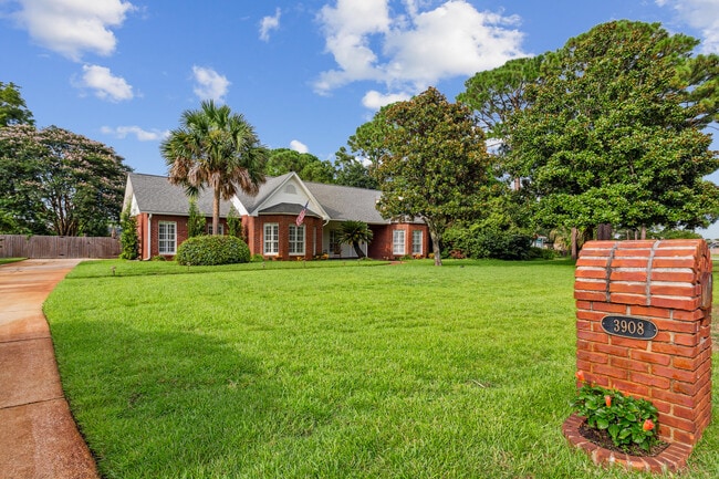 Building Photo - 3908 Tiger Point Blvd
