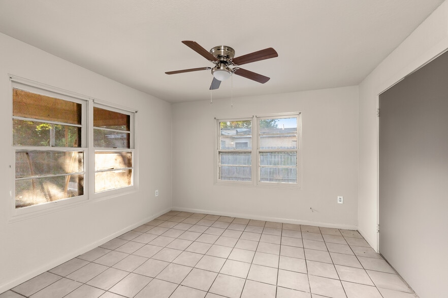 Building Photo - 1700 N 6th St