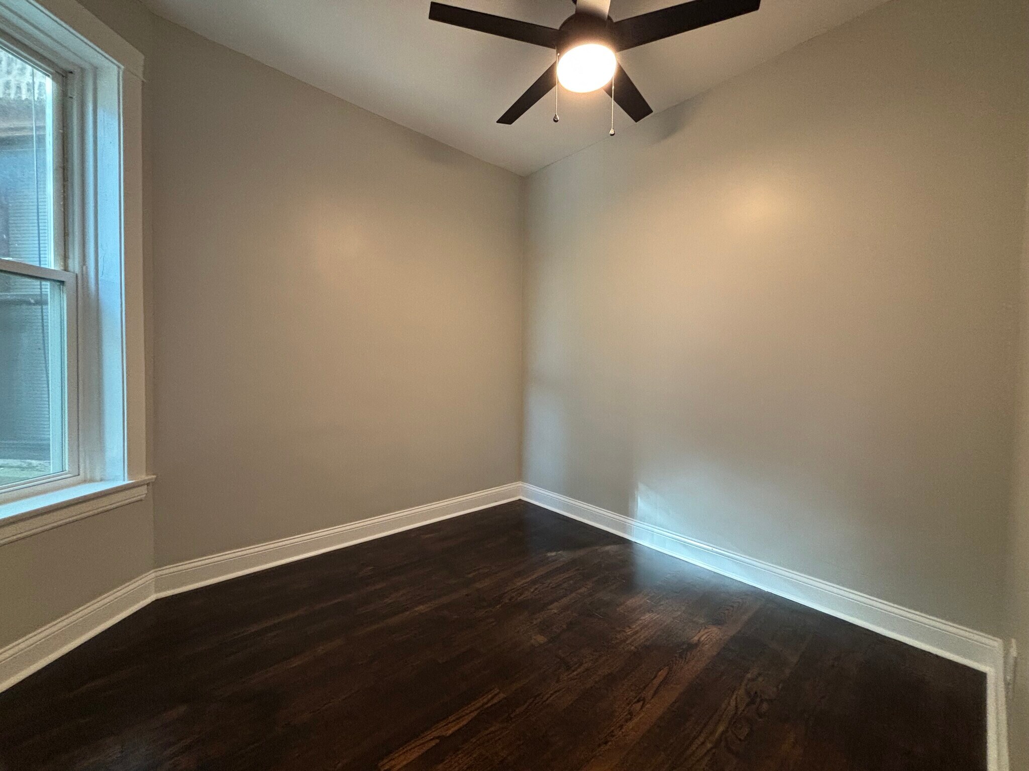 Bedroom - 4317 N Ashland Ave
