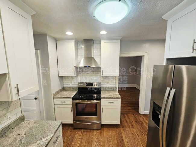 Building Photo - 3717 Cambridge Ave