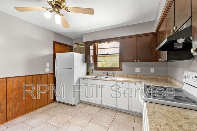 Building Photo - 3127 Larkspur Dr
